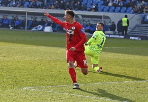 08.02.2025, xpfrx, Fussball 2.Bundesliga, SV Darmstadt 98 - SV Elversberg Fisnik Asllani (Elversberg) bejubelt das 0:3 (DFL DFB REGULATIONS PROHIBIT ANY USE OF PHOTOGRAPHS as IMAGE SEQUENCES and or QUASI-VIDEO) Darmstadt