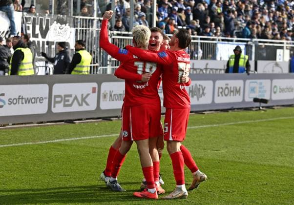 08.02.2025, xpfrx, Fussball 2.Bundesliga, SV Darmstadt 98 - SV Elversberg Spieler SV Elversberg bejubeln das 0:3 (DFL DFB REGULATIONS PROHIBIT ANY USE OF PHOTOGRAPHS as IMAGE SEQUENCES and or QUASI-VIDEO) Darmstadt