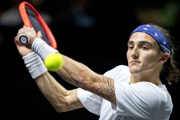 ROTTERDAM - Mattia Bellucci (ITA) in action against Alex de Minaur (AUS) on the sixth day of the ABN AMRO Open tennis tournament in Ahoy. ANP SANDER KING ABN AMRO Open - Day Six 2025 xVIxANPxSportx xxANPxIVx 519413974 originalFilename: 519413974.jpg