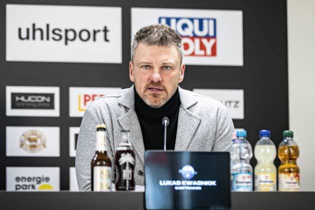 Fußball - Herren - 2. Bundesliga - 21. Spieltag - Saison 2024 2025 - SSV Ulm 1846 Fußball vs. SC Paderborn 1907 08.02.2025 Trainer Lukas Kwasniok (SC Paderborn) Pressekonferenz nach Spielende. DFL regulations prohibit any use of photographs as image sequences and or quasi-video Ulm Donaustadion Baden-Württemberg Deutschland