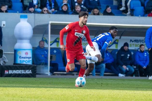 08.02.2025, xhfmx, Fussball 2.Bundesliga, SV Darmstadt 98 - SV Elversberg v.l. Muhammed Damar (SV 07 Elversberg) im Zweikampf mit Merveille Papela (SV Darmstadt 98) (DFL DFB REGULATIONS PROHIBIT ANY USE OF PHOTOGRAPHS as IMAGE SEQUENCES and or QUASI-VIDEO) Darmstadt