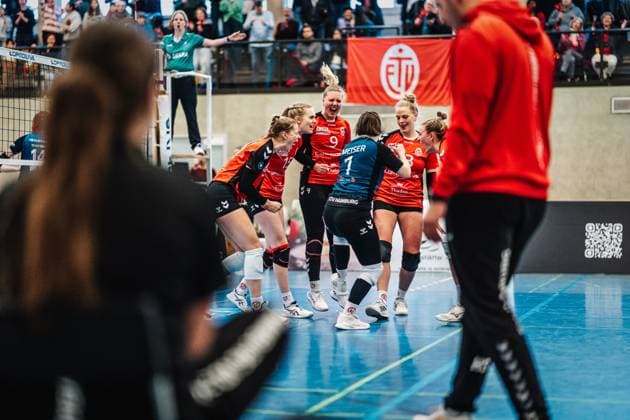Volleyball Frauen Saison 2024 2025 2. Volleyball Bundesliga Frauen Pro ETV Hamburg vs. VCO Dresden 08.02.2025 ETV jubelt v.l. Svea Frobel ( 11, ETV Hamburg) Alexa Sophie Thaden ( 15, ETV Hamburg) Luise Klein ( 9, ETV Hamburg) Jana-Marie Meiser ( 1, ETV Hamburg) Laura Eickhof ( 13, ETV Hamburg) und Leonie Körtzinger ( 7, ETV Hamburg) Hamburg Lokstedter Steindamm 52 Hamburg Deutschland