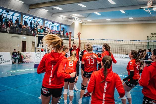 Volleyball Frauen Saison 2024 2025 2. Volleyball Bundesliga Frauen Pro ETV Hamburg vs. VCO Dresden 08.02.2025 ETV gewinnt und feriert juebl Hamburg Lokstedter Steindamm 52 Hamburg Deutschland