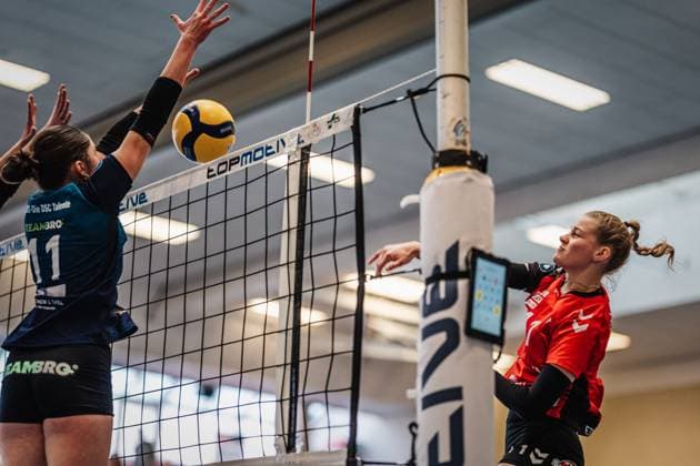 Volleyball Frauen Saison 2024 2025 2. Volleyball Bundesliga Frauen Pro ETV Hamburg vs. VCO Dresden 08.02.2025 Svea Frobel ( 11, ETV Hamburg) beim Angriff Hamburg Lokstedter Steindamm 52 Hamburg Deutschland