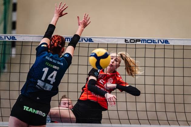 Volleyball Frauen Saison 2024 2025 2. Volleyball Bundesliga Frauen Pro ETV Hamburg vs. VCO Dresden 08.02.2025 Anna Hartig ( 5, ETV Hamburg) beim Angriff Hamburg Lokstedter Steindamm 52 Hamburg Deutschland