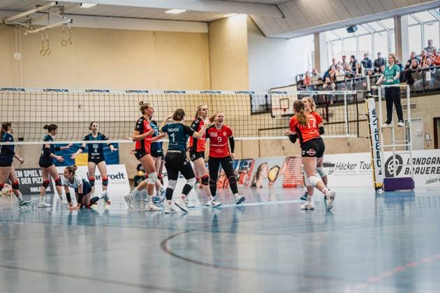 Volleyball Frauen Saison 2024 2025 2. Volleyball Bundesliga Frauen Pro ETV Hamburg vs. VCO Dresden 08.02.2025 ETV jubelt, v.l. Leonie Körtzinger ( 7, ETV Hamburg) Jana-Marie Meiser ( 1, ETV Hamburg) Alexa Sophie Thaden ( 15, ETV Hamburg) Luise Klein ( 9, ETV Hamburg) Louisa Krams ( 17, ETV Hamburg) und Maja Pahlke ( 3, ETV Hamburg) Hamburg Lokstedter Steindamm 52 Hamburg Deutschland