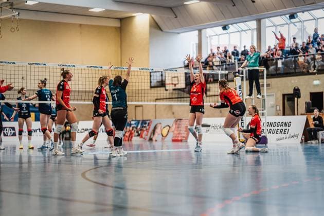 Volleyball Frauen Saison 2024 2025 2. Volleyball Bundesliga Frauen Pro ETV Hamburg vs. VCO Dresden 08.02.2025 ETV jubelt v.l. Leonie Körtzinger ( 7, ETV Hamburg) Alexa Sophie Thaden ( 15, ETV Hamburg) Jana-Marie Meiser ( 1, ETV Hamburg) Constanze von Meyenn ( 6, ETV Hamburg) Louisa Krams ( 17, ETV Hamburg) Zoe Konjer ( 8, ETV Hamburg) Hamburg Lokstedter Steindamm 52 Hamburg Deutschland