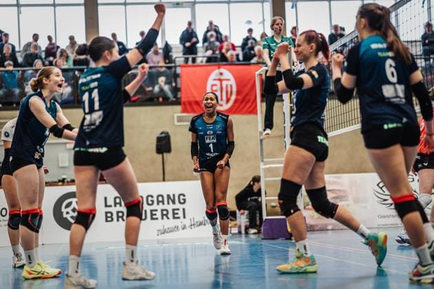 Volleyball Frauen Saison 2024 2025 2. Volleyball Bundesliga Frauen Pro ETV Hamburg vs. VCO Dresden 08.02.2025 Jubel beim VCO, in der Mitte Sally Marie Marong ( 1, VCO Dresden) Hamburg Lokstedter Steindamm 52 Hamburg Deutschland