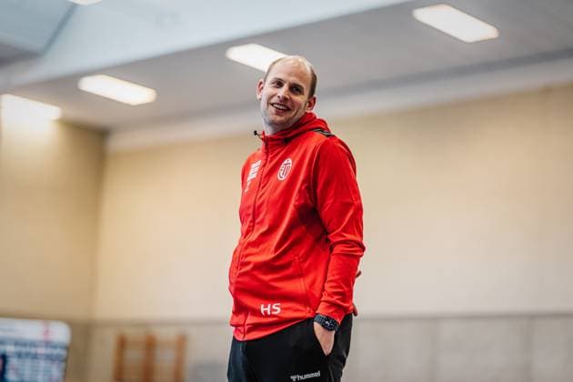 Volleyball Frauen Saison 2024 2025 2. Volleyball Bundesliga Frauen Pro ETV Hamburg vs. VCO Dresden 08.02.2025 Trainer Holger Schlawitz (ETV Hamburg) Hamburg Lokstedter Steindamm 52 Hamburg Deutschland