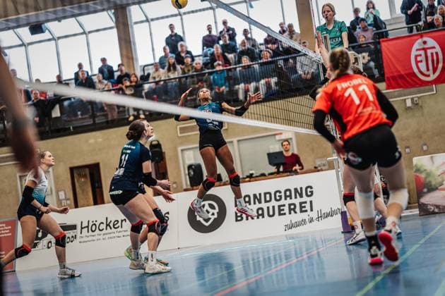 Volleyball Frauen Saison 2024 2025 2. Volleyball Bundesliga Frauen Pro ETV Hamburg vs. VCO Dresden 08.02.2025 Sally Marie Marong ( 1, VCO Dresden) beim Angriff Hamburg Lokstedter Steindamm 52 Hamburg Deutschland