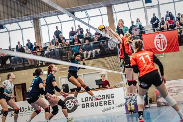 Volleyball Frauen Saison 2024 2025 2. Volleyball Bundesliga Frauen Pro ETV Hamburg vs. VCO Dresden 08.02.2025 Sally Marie Marong ( 1, VCO Dresden) beim Angriff Hamburg Lokstedter Steindamm 52 Hamburg Deutschland