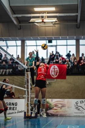 Volleyball Frauen Saison 2024 2025 2. Volleyball Bundesliga Frauen Pro ETV Hamburg vs. VCO Dresden 08.02.2025 Zoe Konjer ( 8, ETV Hamburg) beim Zuspiel Hamburg Lokstedter Steindamm 52 Hamburg Deutschland