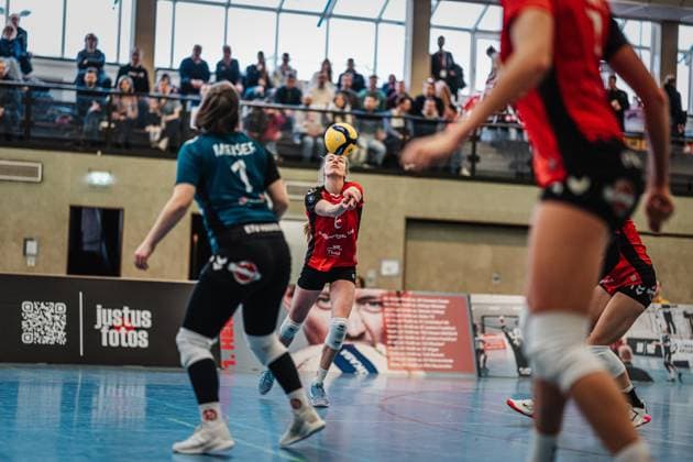 Volleyball Frauen Saison 2024 2025 2. Volleyball Bundesliga Frauen Pro ETV Hamburg vs. VCO Dresden 08.02.2025 Constanze von Meyenn ( 6, ETV Hamburg) spielt den Ball Hamburg Lokstedter Steindamm 52 Hamburg Deutschland