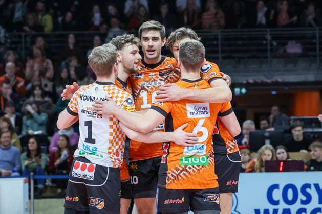 die Volleys zeigen Emotionen nach dem Punktgewinn, BR Volleys vs Netzhoppers KW, 1. Bundesliga, 18. Spieltag, 2025_02_08 Berlin Berlin Land Copyright: xFootxBowl ThomasxSobotzkix