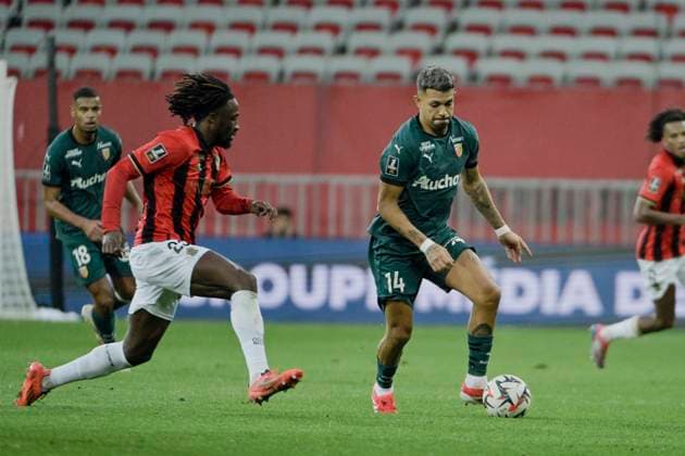FOOTBALL : OGC Nice vs RC Lens - ligue 1 - 8 02 25 RC Lens s 14 Facundo Medina during the during the French L1 football match between Nice (OGC Nice) and Lens (RC Lens) at Allianz Riviera Stadium of Nice, south France, on February 8, 2025. NICEFrance  Copyright: xfredxDIDES psnewzx