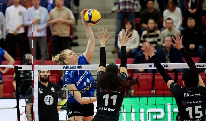 Stuttgart , Volleyball Bundesliga Frauen, Allianz MTV Stuttgart vs Ladies in Black Aachen , links: Pauline Martin ( Stgt )