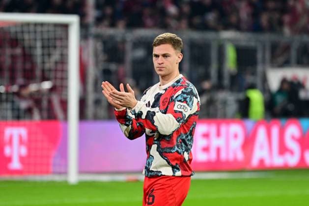 GER, Bayern, Muenchen, Fussball, FC Bayern Muenchen - SV Werder Bremen, in der Allianz Arena, Muenchen, Bundesliga, 21. Spieltag, 07.02.25, v.l. Joshua Kimmich (FC Bayern Muenchen, 6), beim Aufwaermen, im Portrait, dankbar, emotionenm, klatschen, klatscht in die Hände DFL DFB regulations prohibit any use of photographs as image sequences and or quasi-video, Copyright: HMB-Media MichaelxNibel