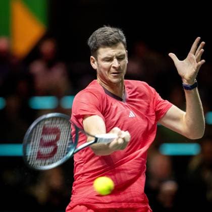 ROTTERDAM - Hubert Hurkacz (POL) in action against Carlos Alcaraz (ESP) on the sixth day of the ABN AMRO Open tennis tournament in Ahoy. ANP SANDER KING ABN AMRO Open - Day Six 2025 xVIxANPxSportx xxANPxIVx 519440879 originalFilename: 519440879.jpg