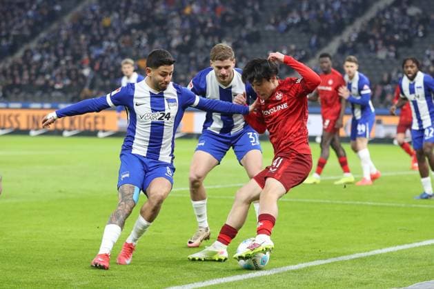 08.02.2025, xtgx, Fussball 2. Bundesliga, Hertha BSC Berlin - 1. FC Kaiserslautern emspor, v.l. Kevin Sessa (Hertha, 8), Marton Dardai (Hertha, 31), Daisuke Yokota (Kaiserslautern, 41) Zweikampf, Duell, Kampf, tackle (DFL DFB REGULATIONS PROHIBIT ANY USE OF PHOTOGRAPHS as IMAGE SEQUENCES and or QUASI-VIDEO) Berlin