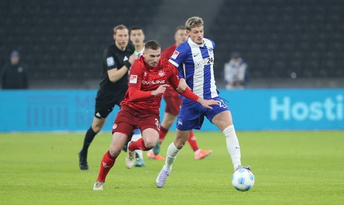 Luca Sirch, Michael Cuisance am Ball Zweikampf Spielszene Aktion Fußball Fussball DFL 2.Bundesliga Herren 21. Spieltag Saison 2024 2025 08.02.2025 Hertha BSC Berlin vs. 1.FC Kaiserslautern FCK DFL regulations prohibit any use of photographs as image sequences and or quasi-video