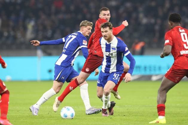 08.02.2025, xtgx, Fussball 2. Bundesliga, Hertha BSC Berlin - 1. FC Kaiserslautern emspor, v.l. Michael Cuisance (Hertha, 27), Luca Sirch (Kaiserslautern, 31), Pascal Klemens (Hertha, 41) Zweikampf, Duell, Kampf, tackle (DFL DFB REGULATIONS PROHIBIT ANY USE OF PHOTOGRAPHS as IMAGE SEQUENCES and or QUASI-VIDEO) Berlin
