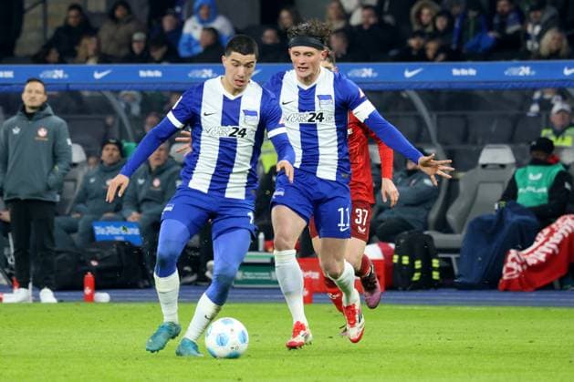DEU, DFL, 2. FBL, Hertha BSC vs. Kaiserslautern, 08.02.2025, Berliner Olympiastadion, Berlin, DEU, DFL, 2. FBL, Hertha BSC vs. Kaiserslautern, im Bild Fabian Reese (Hertha BSC Berlin 11), Ibrahim Maza (Hertha BSC Berlin 10), Leon Robinson (1.FC Kaiserslautern 37) DFL - regulations prohibit any use of Photographs as image sequences and or quasi-video Foto: Juergen Engler nordphoto GmbH
