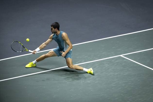 ROTTERDAM - Carlos Alcaraz (ESP) in action against Hubert Hurkacz (POL) on the sixth day of the ABN AMRO Open tennis tournament in Ahoy. ANP SANDER KING ABN AMRO Open - Day Six 2025 xVIxANPxSportx xxANPxIVx 519451665 originalFilename: 519451665.jpg