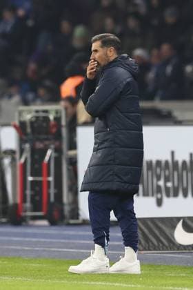08.02.2025, xtgx, Fussball 2. Bundesliga, Hertha BSC Berlin - 1. FC Kaiserslautern emspor, v.l. Cristian Fiel (Hertha, Trainer) enttaeuscht, enttäuscht, schaut enttaeuscht, niedergeschlagen, disappointed (DFL DFB REGULATIONS PROHIBIT ANY USE OF PHOTOGRAPHS as IMAGE SEQUENCES and or QUASI-VIDEO) Berlin