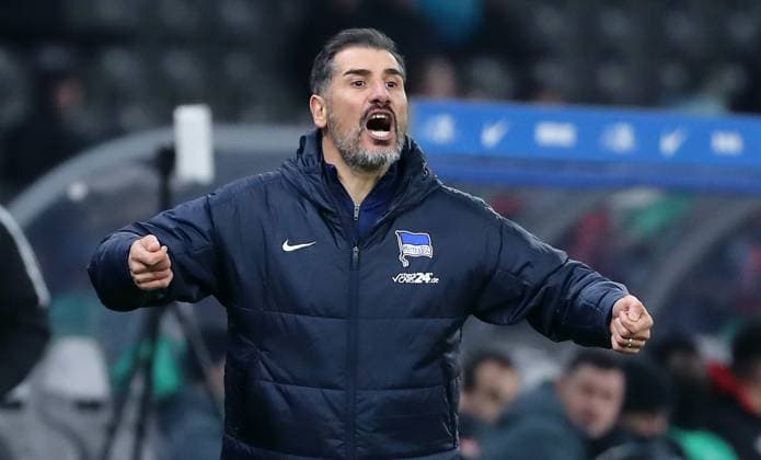 Trainer Cristian Fiel rufend, zeigend, gestikulierend Aktion Oberkörper Fußball Fussball DFL 2.Bundesliga Herren 21. Spieltag Saison 2024 2025 08.02.2025 Hertha BSC Berlin vs. 1.FC Kaiserslautern FCK DFL regulations prohibit any use of photographs as image sequences and or quasi-video