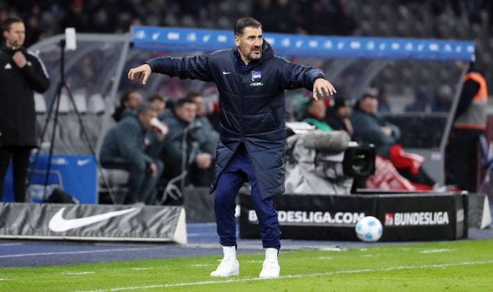 Trainer Cristian Fiel rufend, zeigend, gestikulierend Aktion Oberkörper Fußball Fussball DFL 2.Bundesliga Herren 21. Spieltag Saison 2024 2025 08.02.2025 Hertha BSC Berlin vs. 1.FC Kaiserslautern FCK DFL regulations prohibit any use of photographs as image sequences and or quasi-video