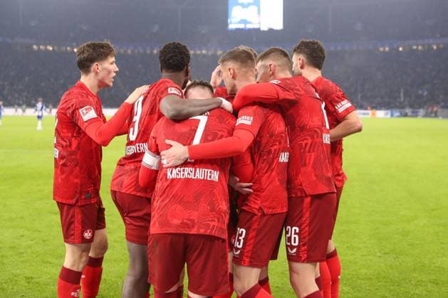 08.02.2025, xtgx, Fussball 2. Bundesliga, Hertha BSC Berlin - 1. FC Kaiserslautern emspor, v.l. Luca Sirch (Kaiserslautern, 31) Jubel, Torjubel, jubelt ueber das Tor, celebrate the goal, celebration (DFL DFB REGULATIONS PROHIBIT ANY USE OF PHOTOGRAPHS as IMAGE SEQUENCES and or QUASI-VIDEO) Berlin