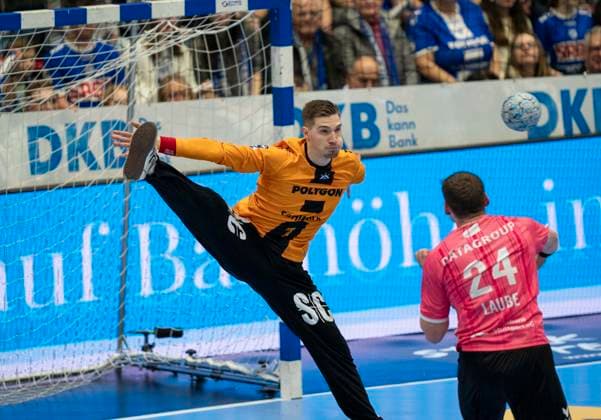 Sport Themen der Woche KW06 Sport Bilder des Tages Dominik Kuzmanovic (VfL Gummersbach, 1) mit einer Parade. Handball Daikin HBL Handball Bundesliga, VfL Gummersbach - TVB Stuttgart, 08.02.2025 *** Dominik Kuzmanovic VfL Gummersbach, 1 with a save Handball Daikin HBL Handball Bundesliga, VfL Gummersbach TVB Stuttgart, 08 02 2025 Copyright: HMBxMedia xMarcoxBader