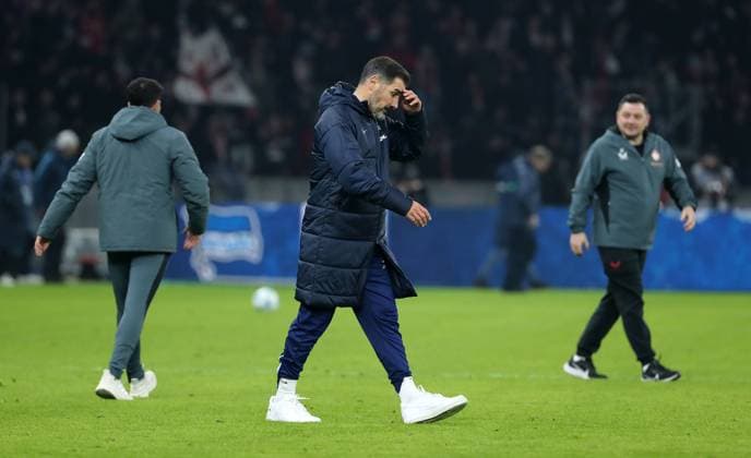 Trainer Cristian Fiel enttäuscht nach Spielende Enttäuschung Fußball Fussball DFL 2.Bundesliga Herren 21. Spieltag Saison 2024 2025 08.02.2025 Hertha BSC Berlin vs. 1.FC Kaiserslautern FCK DFL regulations prohibit any use of photographs as image sequences and or quasi-video