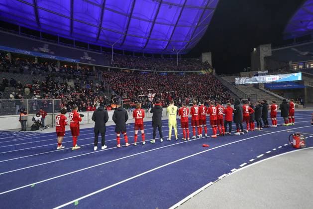 08.02.2025, xtgx, Fussball 2. Bundesliga, Hertha BSC Berlin - 1. FC Kaiserslautern emspor, v.l. Lautern Jubel ueber den Sieg, Jubel nach Spielende (DFL DFB REGULATIONS PROHIBIT ANY USE OF PHOTOGRAPHS as IMAGE SEQUENCES and or QUASI-VIDEO) Berlin