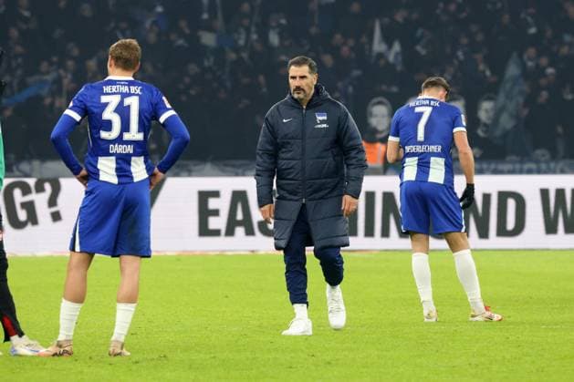 DEU, DFL, 2. FBL, Hertha BSC vs. Kaiserslautern, 08.02.2025, Berliner Olympiastadion, Berlin, DEU, DFL, 2. FBL, Hertha BSC vs. Kaiserslautern, im Bild Cheftrainer Cristian Fiel (Hertha BSC Berlin), Marton Dardai (Hertha BSC Berlin 31),. Florian Niederlechner (Hertha BSC Berlin 7) DFL - regulations prohibit any use of Photographs as image sequences and or quasi-video Foto: Juergen Engler nordphoto GmbH *** DEU, DFL, 2 FBL, Hertha BSC vs Kaiserslautern, 08 02 2025, Berliner Olympiastadion, Berlin, DEU, DFL, 2 FBL, Hertha BSC vs Kaiserslautern, im Bild Cheftrainer Cristian Fiel Hertha BSC Berlin , Marton Dardai Hertha BSC Berlin 31 , Florian Niederlechner Hertha BSC Berlin 7 DFL regulations prohibit any use of Photographs as image sequences and or quasi video Foto Juergen Engler nordphoto GmbH nordphotoxGmbHx xEngler nph00076