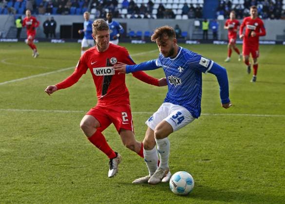 08.02.2025, xpfrx, Fussball 2.Bundesliga, SV Darmstadt 98 - SV Elversberg v.l. Elias Baum (Elversberg), Killian Julian Corredor (Darmstadt) (DFL DFB REGULATIONS PROHIBIT ANY USE OF PHOTOGRAPHS as IMAGE SEQUENCES and or QUASI-VIDEO) Darmstadt
