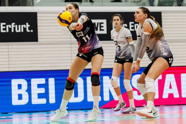 Mia Stauß (Schwarz-Weiss Erfurt, 11) bei der Ballannahme, 08.02.2025, Erfurt (Deutschland), Volleyball, 1. Bundesliga Frauen, Schwarz-Weiss Erfurt - SSC Palmberg Schwerin xprx
