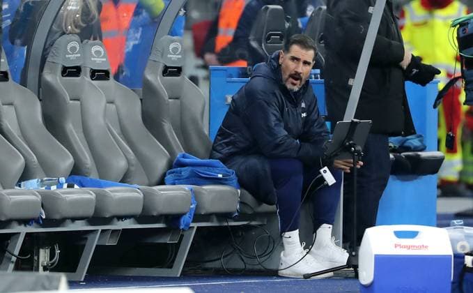 Trainer Cristian Fiel sitzt auf der Bank Fußball Fussball DFL 2.Bundesliga Herren 21. Spieltag Saison 2024 2025 08.02.2025 Hertha BSC Berlin vs. 1.FC Kaiserslautern FCK DFL regulations prohibit any use of photographs as image sequences and or quasi-video