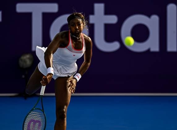 WTA, Tennis Damen QATAR OPEN TENNIS TOURNAMENT FIRST ROUND Alycia Parks of United States competes in her 1st round match against Diana Shnaider during the WTA Qatar TotalEnergies Open 2025 tennis tournament at the Khalifa International Tennis Complex in Doha, Qatar, on February 09, 2025. Copyright: xNOUSHADx