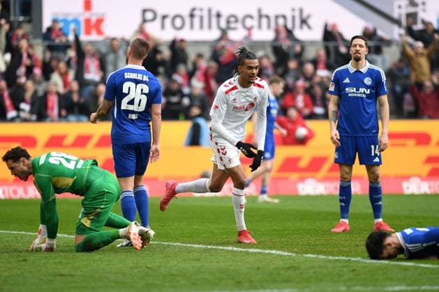 Damion Downs (1. FC Koeln) Torjubel, jubelt nach seinem Treffer zum 1:0 waehrend des Spiels der 2. Bundesliga zwischen 1. FC Köln und FC Schalke 04 im RheinEnergieStadion am 09. February 2025 in Köln, Deutschland. (Foto von Ralf Treese DeFodi Images) +++ Damion Downs (1. FC Koeln) celebrates after scoring his team™s first goal during the 2. Bundesliga match between 1. FC Köln and FC Schalke 04 at RheinEnergieStadion on February 9, 2025 in Cologne, Germany. (Photo by Ralf Treese DeFodi Images) DFB DFL REGULATIONS PROHIBIT ANY USE OF PHOTOGRAPHS AS IMAGE SEQUENCES AND OR QUASI-VIDEO. (Photo by Ralf Treese DeFodi Images) Defodi-521_KOES0420250209_023