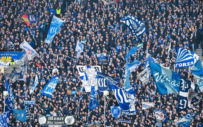 Fans des Karlsruher SC waehrend des Spiels der 2. Bundesliga zwischen Karlsruher SC und Eintracht Braunschweig im BBBank Wildpark am 09. February 2025 in Karlsruhe, Deutschland. (Foto von Silas Schueller De Fodi Images) +++ Fans of Karlsruher SC during the 2. Bundesliga match between Karlsruher SC and Eintracht Braunschweig at BBBank Wildpark on February 9, 2025 in Karlsruhe, Germany. (Photo by Silas Schueller De Fodi Images) DFB DFL REGULATIONS PROHIBIT ANY USE OF PHOTOGRAPHS AS IMAGE SEQUENCES AND OR QUASI-VIDEO. Defodi-738_738_KSCBRA_20250209_140
