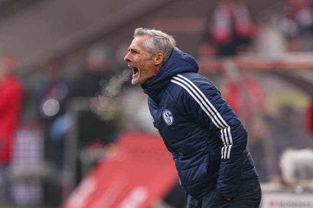 Köln, Deutschland, 09.02.25: Trainer Kees Van Wonderen (FC Schalke 04) gestikuliert, Gestik während des Spiels der 2. Bundesliga zwischen 1. FC Köln - FC Schalke 04 im RheinEnergieSTADION am 09. February 2025 in Köln, Deutschland. Köln RheinEnergieSTADION Germany