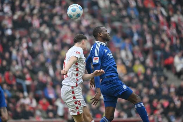 Pape Meissa Ba (FC Schalke 04), Eric Martel (1.FC Koeln), v.re. 09.02.2025, Fussball 2. Bundesliga, 21. Spieltag, Saison 2024 2025 1. FC Köln - FC Schalke 04 Koeln Rhein Energie Stadion Nordrhein Westfalen Deutschland