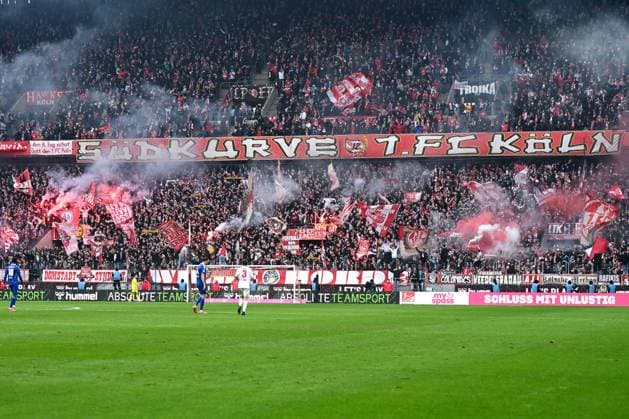 Fans 1. FC Koeln Fans mit Pyrotechnik waehrend des Spiels der 2. Bundesliga zwischen 1. FC Köln und FC Schalke 04 im RheinEnergieStadion am 09. February 2025 in Köln, Deutschland. (Foto von Ralf Treese DeFodi Images) +++ Fans 1. FC Koeln supporters use pyrotechnics during the 2. Bundesliga match between 1. FC Köln and FC Schalke 04 at RheinEnergieStadion on February 9, 2025 in Cologne, Germany. (Photo by Ralf Treese DeFodi Images) DFB DFL REGULATIONS PROHIBIT ANY USE OF PHOTOGRAPHS AS IMAGE SEQUENCES AND OR QUASI-VIDEO. (Photo by Ralf Treese DeFodi Images) Defodi-521_KOES0420250209_030
