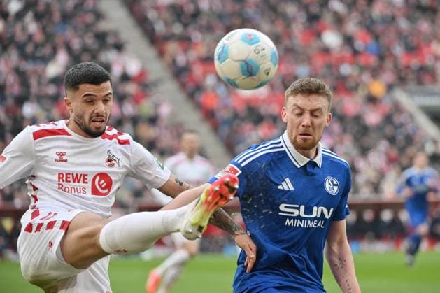Tobias Mohr (FC Schalke 04), Jusuf Gazibegovic (1.FC Koeln), v.re. 09.02.2025, Fussball 2. Bundesliga, 21. Spieltag, Saison 2024 2025 1. FC Köln - FC Schalke 04 Koeln Rhein Energie Stadion Nordrhein Westfalen Deutschland