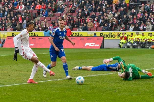 Damion Downs (Koeln 42) erzielt das Tor zum 1:0 09.02.2025 Fussball 1. FC Koeln vs FC Schalke 04, Rheinenergiestadion, Koeln, DFB DFL REGULATIONS PROHIBIT ANY USE OF PHOTOGRAPHS AS IMAGE SEQUENCES AND OR QUASI-VIDEO