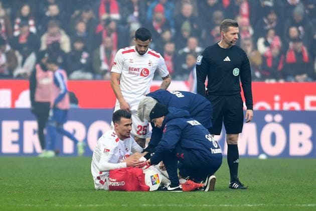 Dejan Ljubicic (1. FC Köln) verletzt waehrend des Spiels der 2. Bundesliga zwischen 1. FC Köln und FC Schalke 04 im RheinEnergieStadion am 09. February 2025 in Köln, Deutschland. (Foto von Ralf Treese DeFodi Images) +++ Dejan Ljubicic (1. FC Köln) injured during the 2. Bundesliga match between 1. FC Köln and FC Schalke 04 at RheinEnergieStadion on February 9, 2025 in Cologne, Germany. (Photo by Ralf Treese DeFodi Images) DFB DFL REGULATIONS PROHIBIT ANY USE OF PHOTOGRAPHS AS IMAGE SEQUENCES AND OR QUASI-VIDEO. (Photo by Ralf Treese DeFodi Images) Defodi-521_KOES0420250209_036