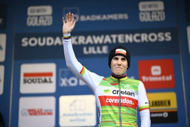 Radsport, Cyclocross, Krawatencross in Lille Belgian Sanne Cant salutes the fans on the podium after the women s elite race of the Krawatencross cyclocross in Lille, stage 7 (out of 8) in the X2O Trofee Veldrijden competition, Sunday 09 February 2025. JASPERxJACOBS  x112074675x