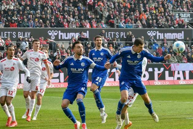 Strafraumszene Ron Schallenberg (Schalke 6) vereitelt Torchance von Koeln 09.02.2025 Fussball 1. FC Koeln vs FC Schalke 04, Rheinenergiestadion, Koeln, DFB DFL REGULATIONS PROHIBIT ANY USE OF PHOTOGRAPHS AS IMAGE SEQUENCES AND OR QUASI-VIDEO