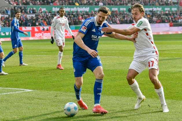 v. li. im Zweikampf Janik Bachmann (Schalke 14) Mathias Olesen (Koeln 47) 09.02.2025 Fussball 1. FC Koeln vs FC Schalke 04, Rheinenergiestadion, Koeln, DFB DFL REGULATIONS PROHIBIT ANY USE OF PHOTOGRAPHS AS IMAGE SEQUENCES AND OR QUASI-VIDEO